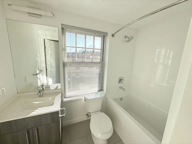 2975 Oak St #103 — Photo 4