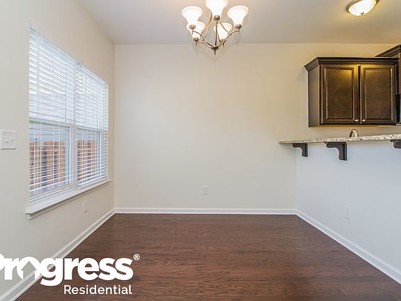 4th image of 1002 Avery Park Dr