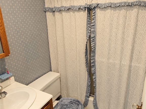 4th image of 40 Willmont St