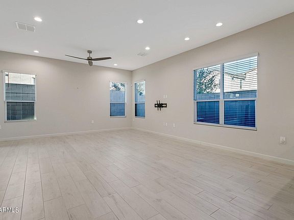 4th image of 4868 E MURIEL Drive