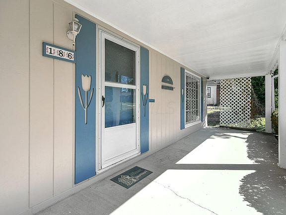 4th image of 186 Hiawatha Ave
