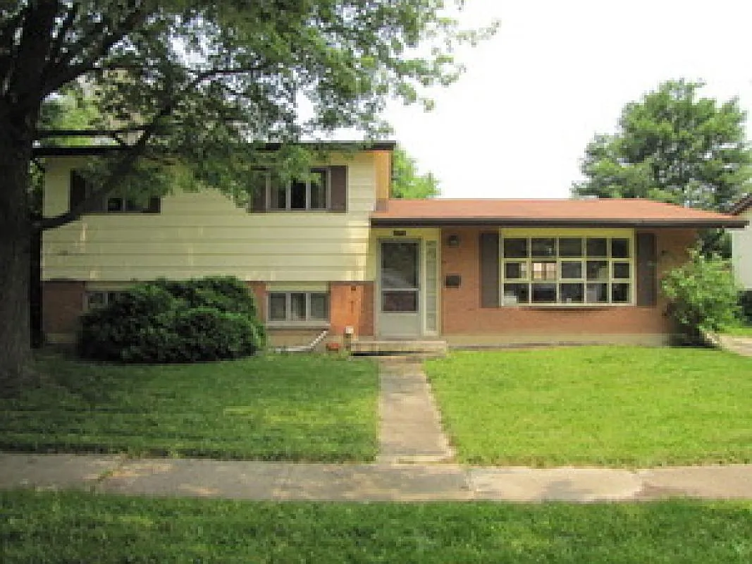 218 Lee St photo 1