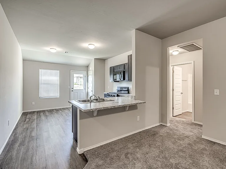 629 W Lola Dr — Photo 7