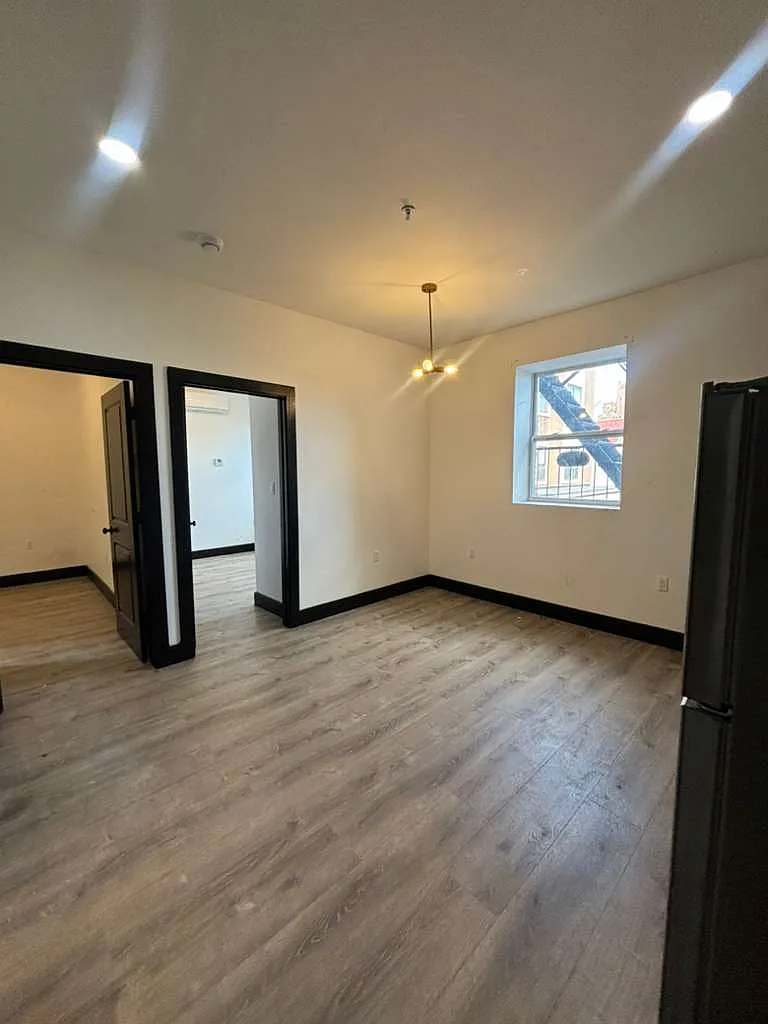 2 bed, 800 sqft, $2,000 — Photo 3