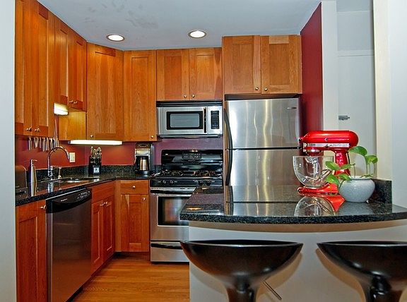 4th image of 2131 N Larrabee St APT 6201