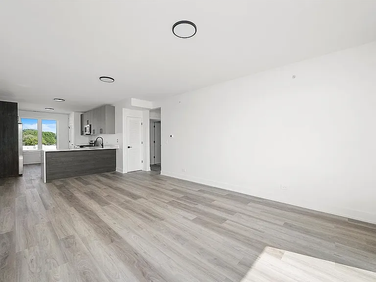 2030 Greenwood St — Photo 12