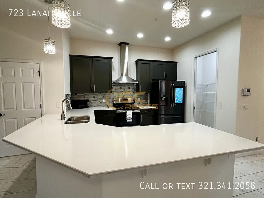 Showings Start September 7th! "Coastal Comfort Awaits: Spacious 3-Bed Townhouse at 723 Lanai Circ... — Photo 2