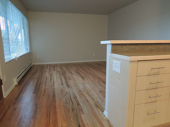 3rd image of 311 13th Ave E #T4