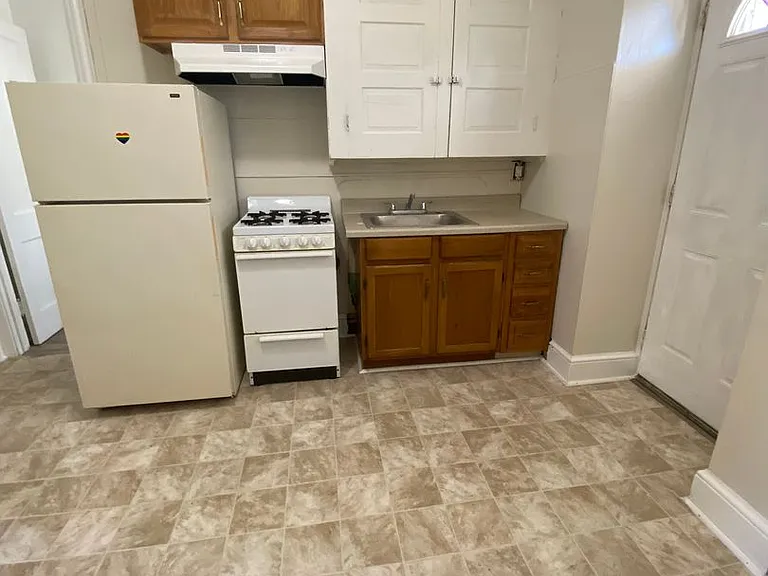 228 W Vine St — Photo 4