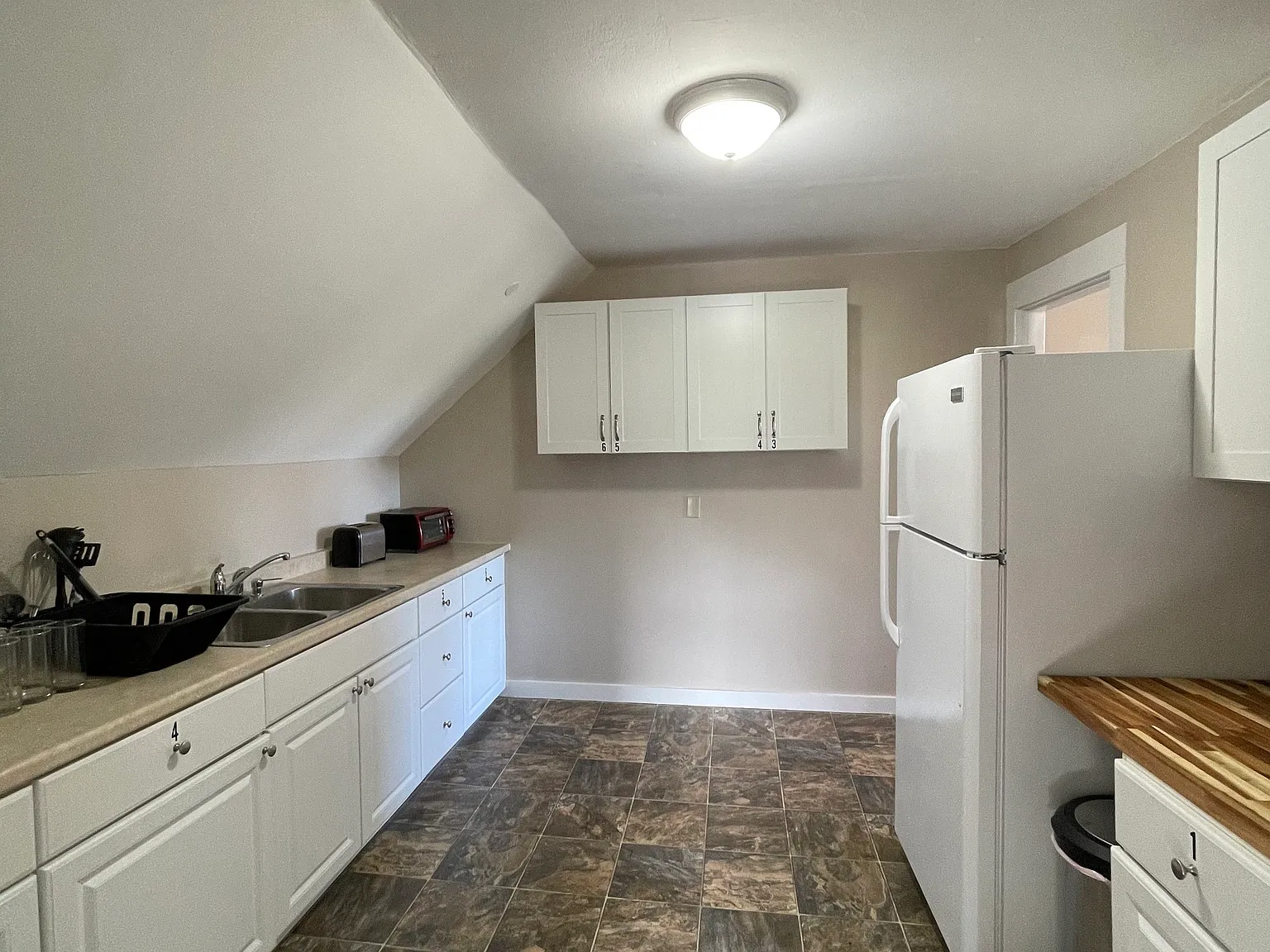 Studio, 1500 sqft, $650 — Photo 4