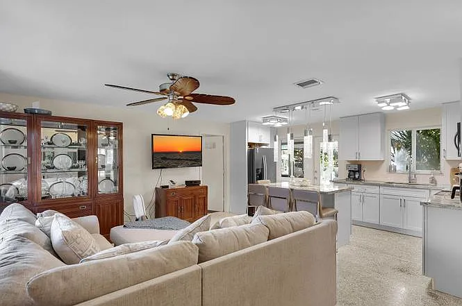 25 N Ocean Dr — Photo 9