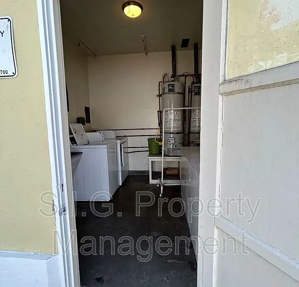 1151 Western Ave #C — Photo 11