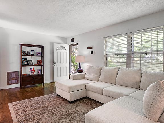 3rd image of 3618 Weldon Dr