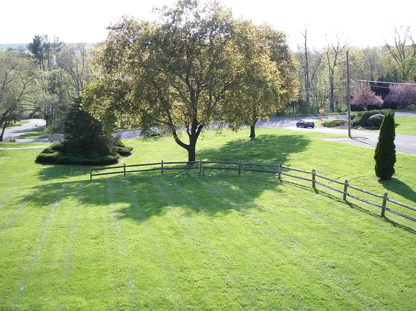 31 Pilgrim Trl #5, Woodbury, CT 06798