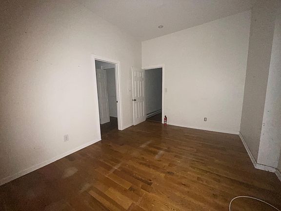 4th image of 378 Forrest St #4
