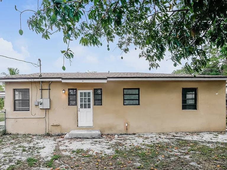 381 Carolina Ave — Photo 16