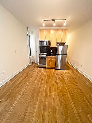 1st image of 270 6th Ave APT 2