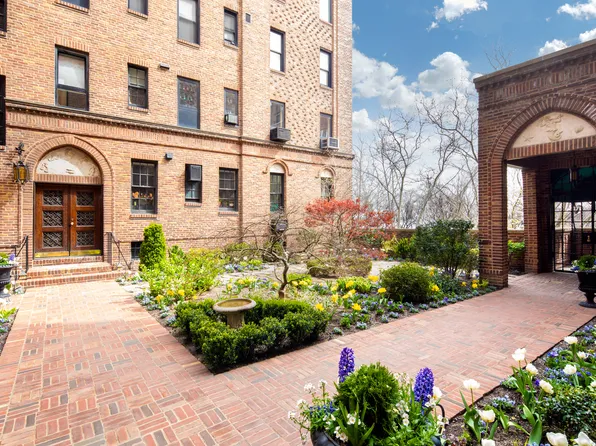 455 East 51st Street 3A image 10 of 11