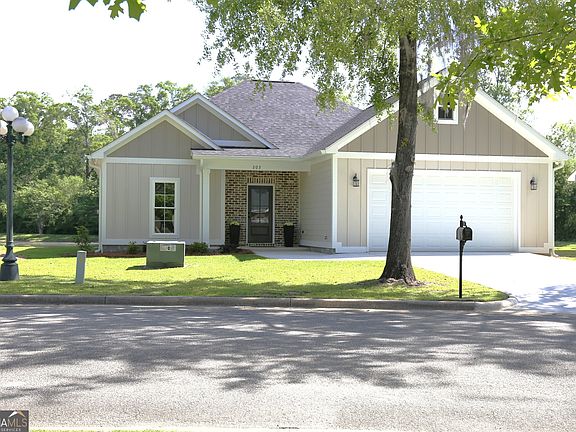 2nd image of 203 Saxton Pl