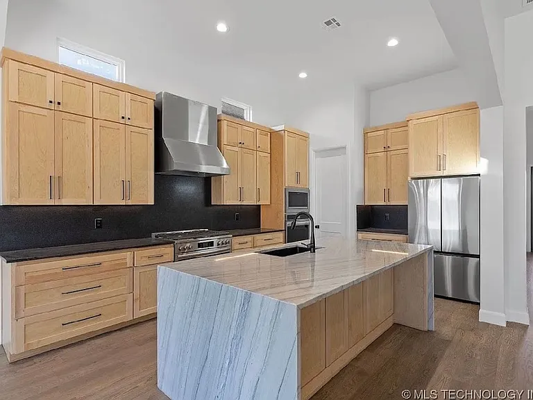 922 E 148th Pl S — Photo 8