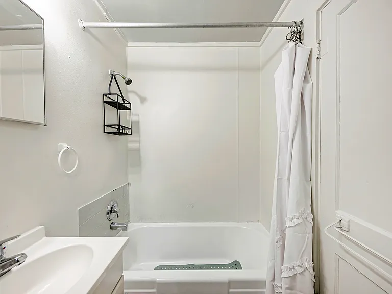 915 W 21st St #2 — Photo 11