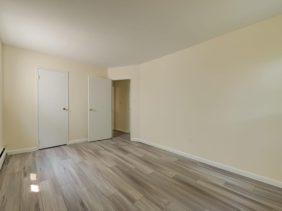 1st image of 24917 37th Ave Floor 1
