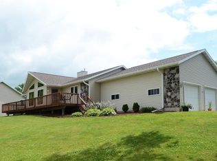 201 Sleepy Hollow Rd, Fall River, WI 53932