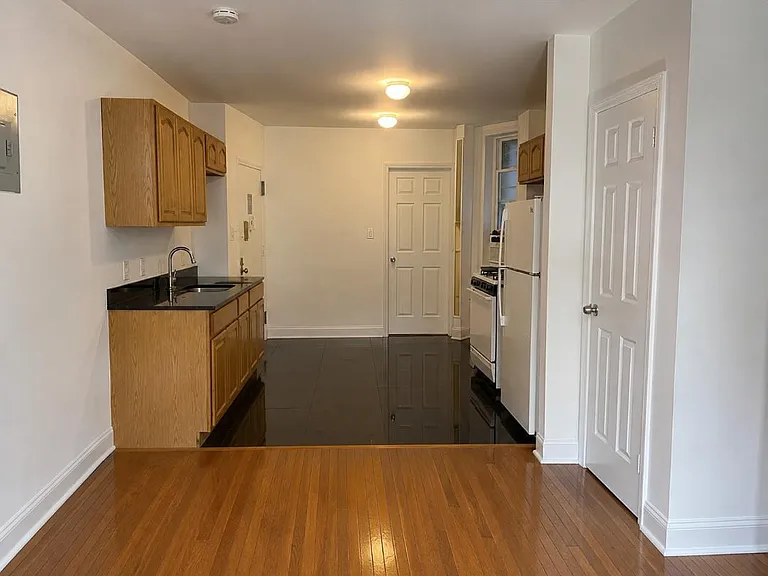 232 E 81st St #4C — Photo 3