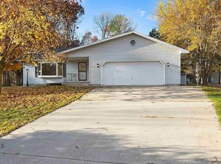 129 Crestwood Ct, Shawano, WI 54166