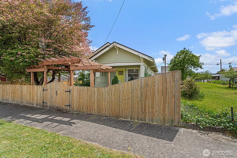 4th image of 505 W Young Street