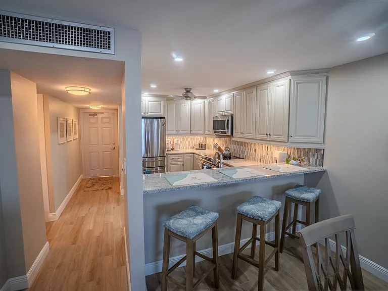 26000 Hickory Blvd #303 — Photo 8