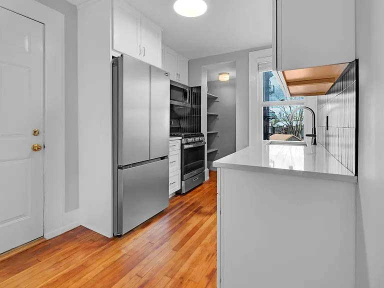 8 Kent Place Blvd #2 — Photo 9