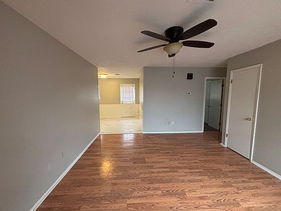 4th image of 1120 W School Ct