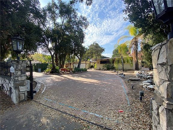 2nd image of 5045 Louise Ave