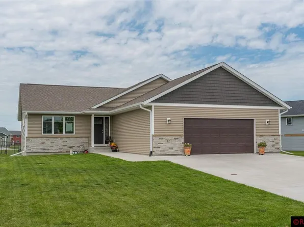 12 Kodiak Ct, North Mankato, MN 56003