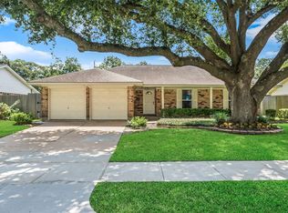 2111 Willow Blvd, Pearland, TX 77581