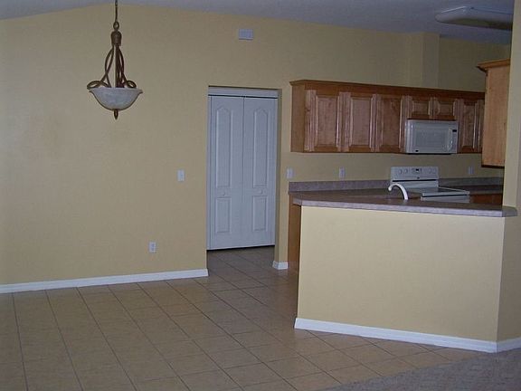 2nd image of 132 SW Creekside Ln