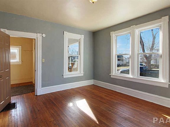 4th image of 2326 N Delaware Ave