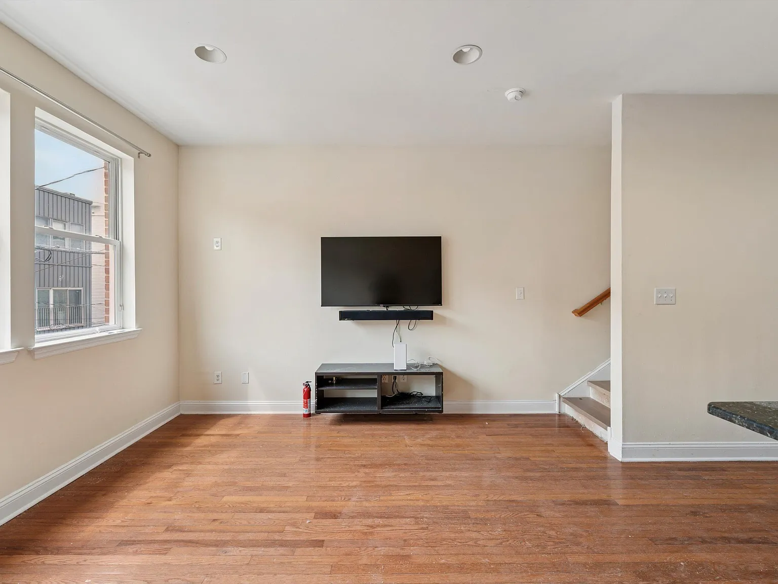 4 bed, 1600 sqft, $1,800 — Photo 4