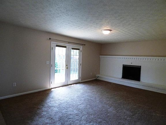 4th image of 1090 Mayfair Dr