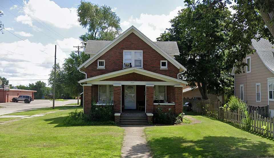 1st image of 1727 17th Ave