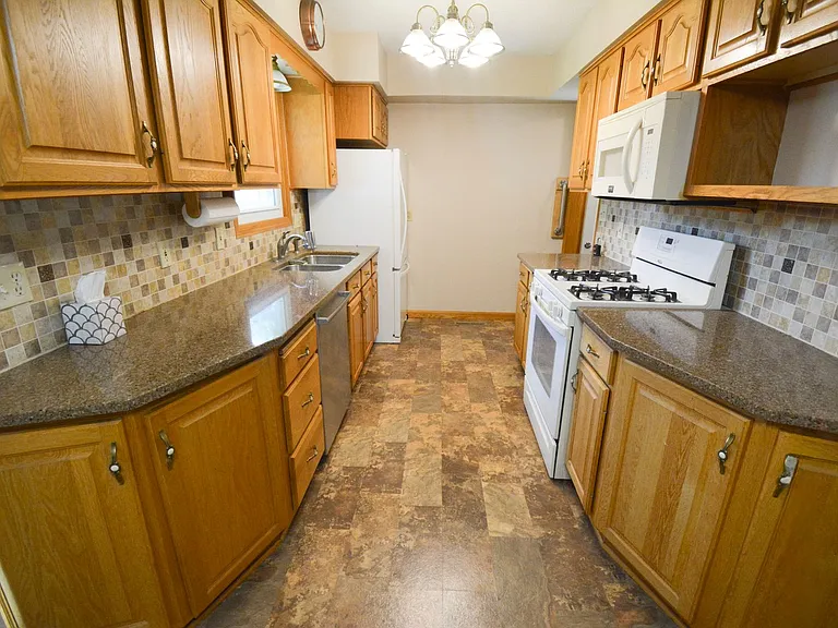 960 17th St SE — Photo 5
