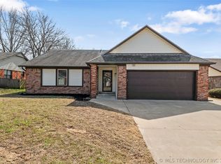 2321 W Honolulu St, Broken Arrow, OK 74012