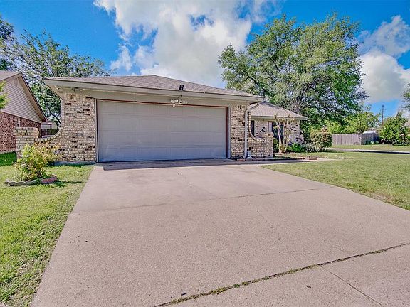 3rd image of 3013 Amber Dr S