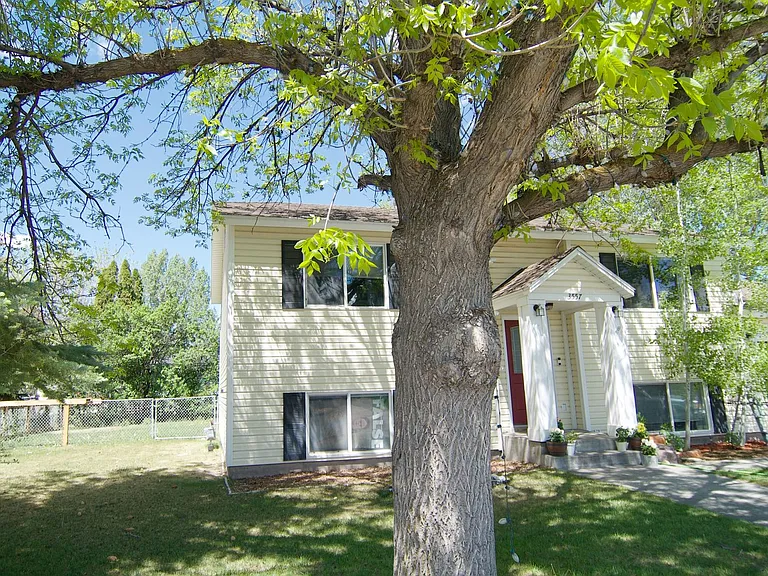 3557 Daleen St — Photo 2
