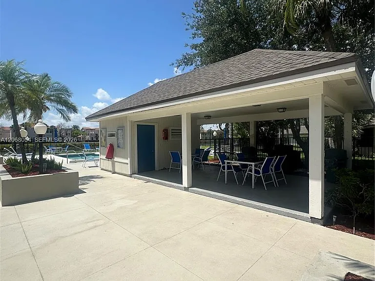 2902 SW 21st Ter #301C — Photo 21
