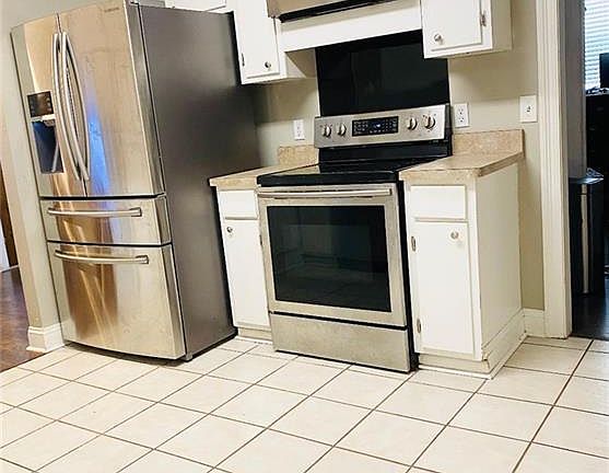 3rd image of 905 Belmont Pl