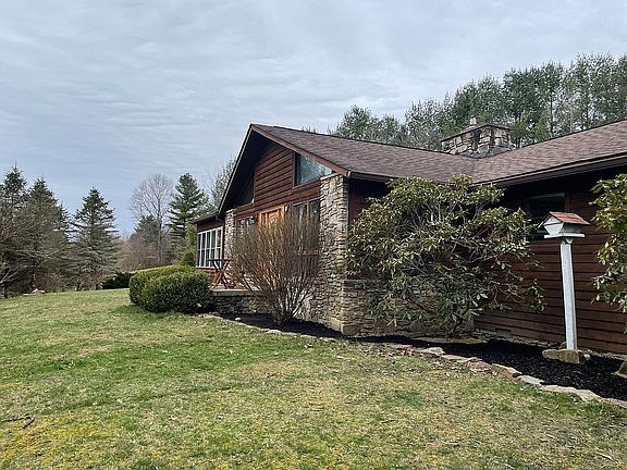 3rd image of 19 Pineview Dr