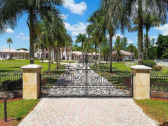 4th image of 21579 Cartagena Dr