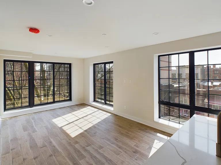 25-70 32nd St #4B — Photo 3